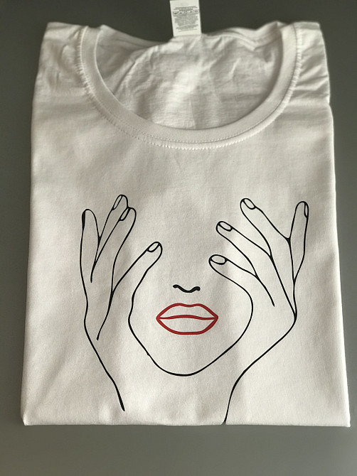 Женская футболка с абстрактным принтом лица Черновцы - изображение 2