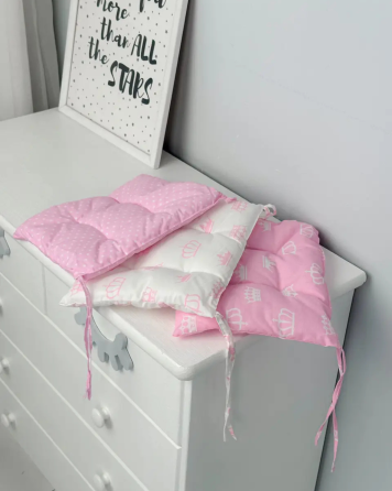 Подушка м'яка для дитячого стільчика 23х28, рожева з короною Кам'янське