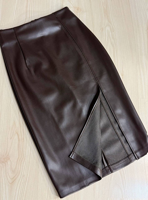 Спідниця жіноча Gritana 125 з екошкіри з розрізом міді пряма коричнева, коричневий, M Київ - фото 7