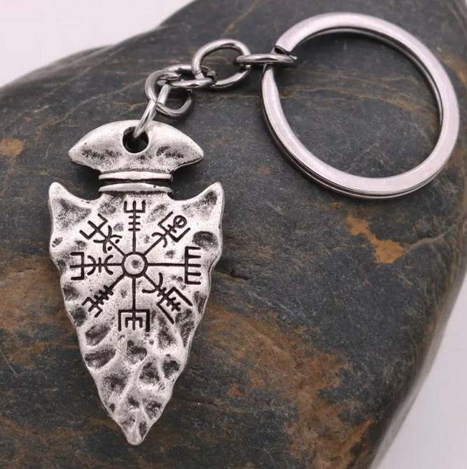 Брелок-оберіг Вегвізир у формі наконечника стріли Київ - фото 1