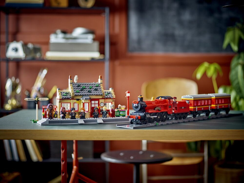 Конструктор Hogwarts Express: Train Set with Hogsmeade Station (76423) Київ - фото 11