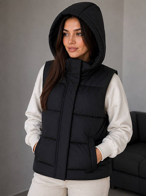 Женская жилетка Lady Yep 7015-2 с капюшоном средняя длина черная, черный, 42 Киев - изображение 1