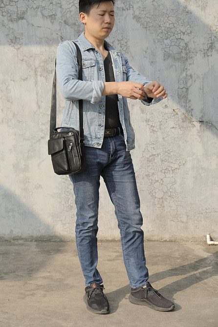 Вертикальна чоловіча сумка в щільній шкірі Vintage 20366 Чорна Київ - фото 1