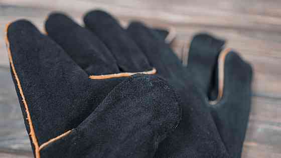 Термостійкі шкіряні рукавички для гриля 2 шт. GRILLI 777702 Код: 004900 Рівне