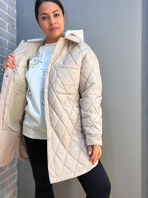 Куртка женская HAIZIYUAN 1870 длинная рубашка наложены карманы на кнопках трикотажный капюшон серая, Одесса - изображение 2