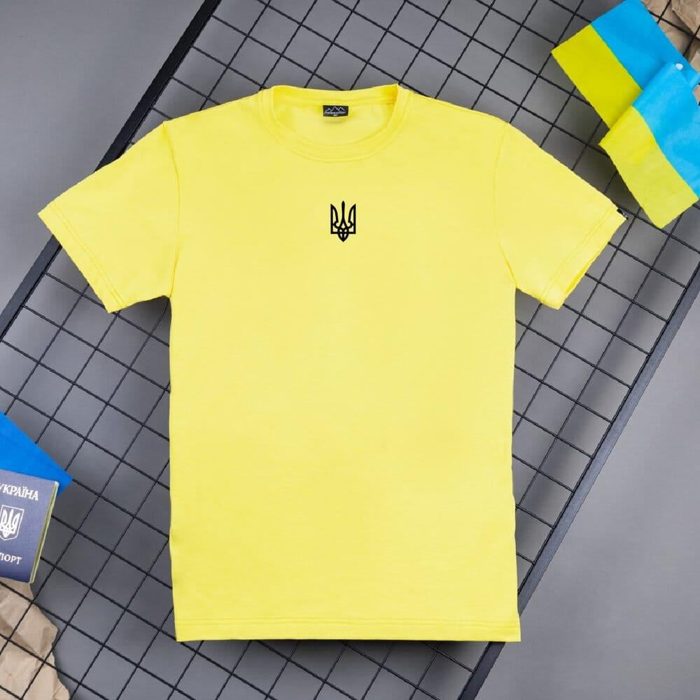 Футболка мужская однотонная жёлтая Pobedov Peremoga - наклейка Герб 4см чорна Киев - изображение 1