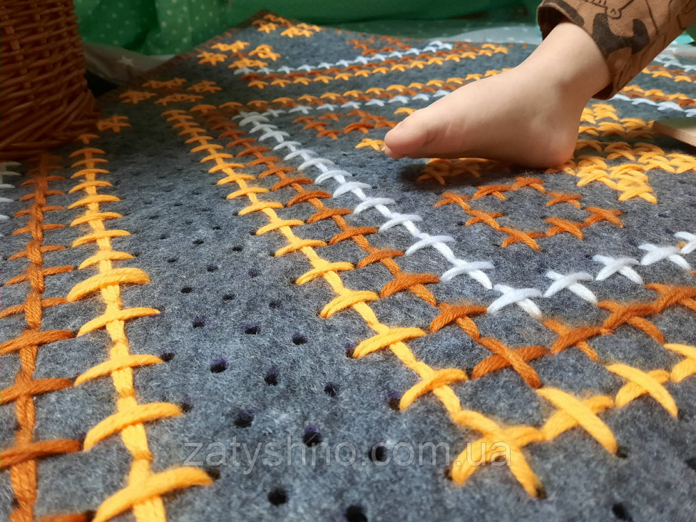 Коврик вышитой в украинском стиле  на фетре  96*90 см Киев - изображение 6