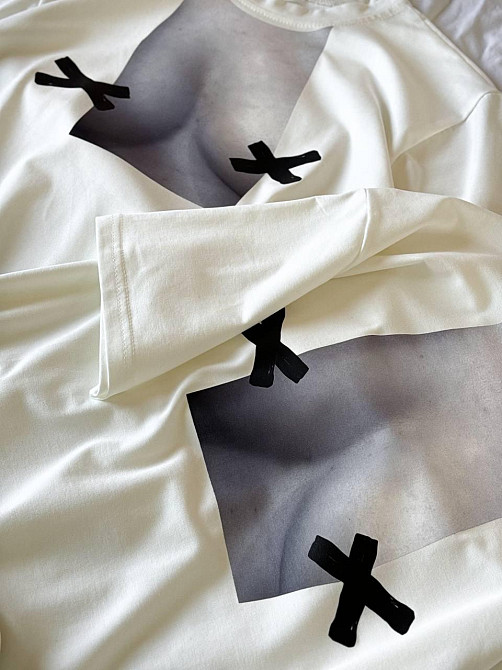 Жіноча стильна оверсайз футболка з пікантним малюнком турецький кулір Одеса - фото 9