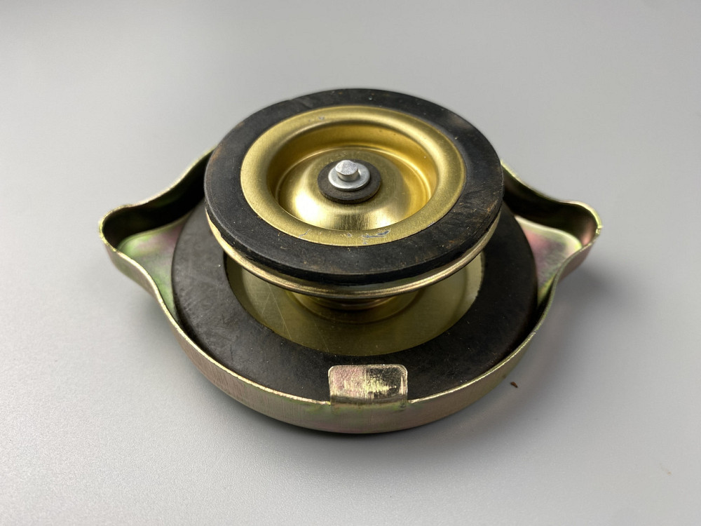 Кришка радіатора металева ЗІЛ, МТЗ, Т150, ЮМЗ, ДОН, КамАЗ. Кришка радіатора металева ЗІЛ Мукачево - фото 1