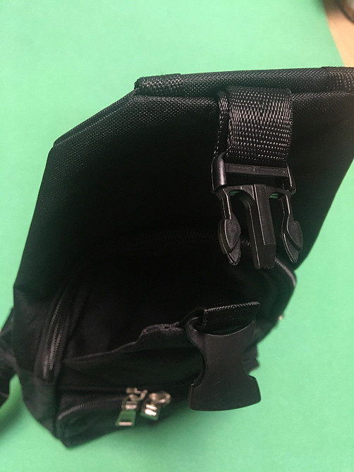 Мужская сумка тактическая через плечо черная - размер сумки 30*20см, 4 кармана, с USB шнуром в комплекте Киев - изображение 2