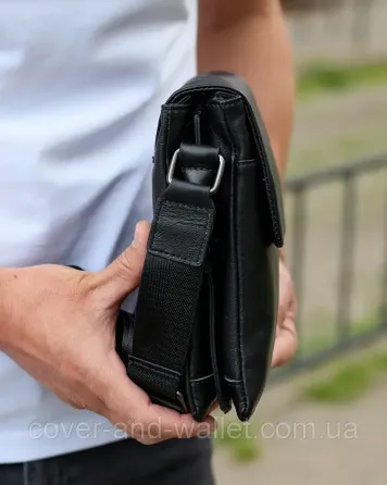 Мужская сумка на плечо из натуральной черной кожи с навесным клапаном Puos Киев