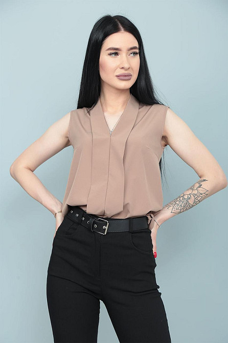 Летняя блузка без рукавов 