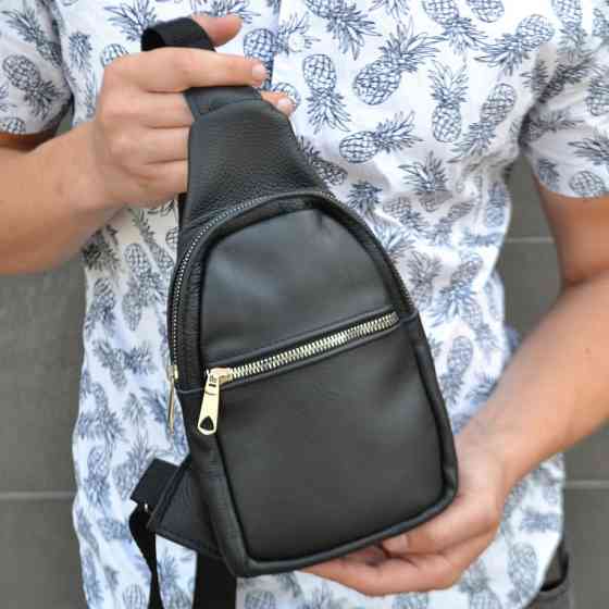 Стильная мужская сумка бананка, слинг нагрудная из кожи на молнии чёрная Idea Киев