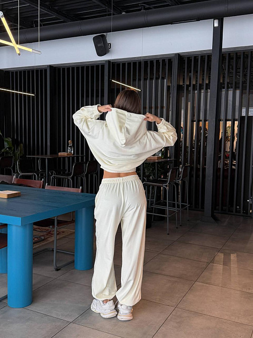 Женский повседневный велюровый костюм двойка: кофта и штаны плотный турецкий велюр Молочный, 42/46 Одесса - изображение 7