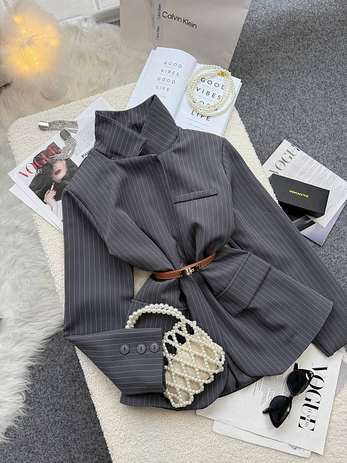 Жіночий класичний піджак вільного крою у смужку костюмка Одеса - фото 12