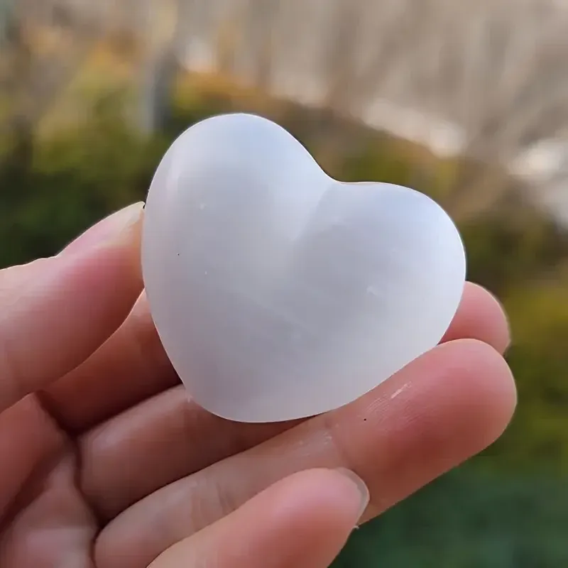 Селенітове серце 40–43 мм – полірований білий кристал Київ - фото 1