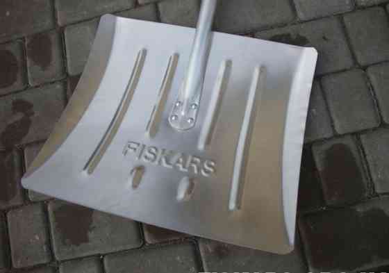 Лопата (Скрепер) для Снігу Fiskars (143060/1001636) Алюмінієва Нововолинськ