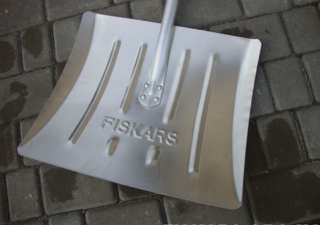 Лопата (Скрепер) для Снігу Fiskars (143060/1001636) Алюмінієва Нововолинськ - фото 4