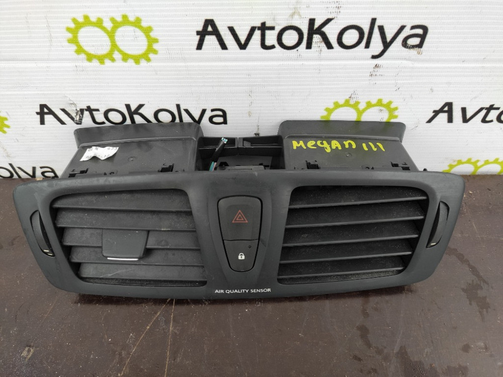 Дефлектор повітря центральний Renault Megane III 2009-2012 Ковель - фото 1