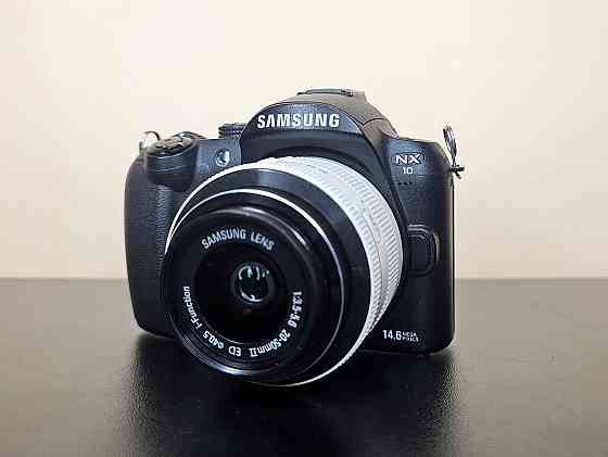 Бездзеркальний фотоапарат Samsung NX10 + об'єктивом 20-50 мм Клевань