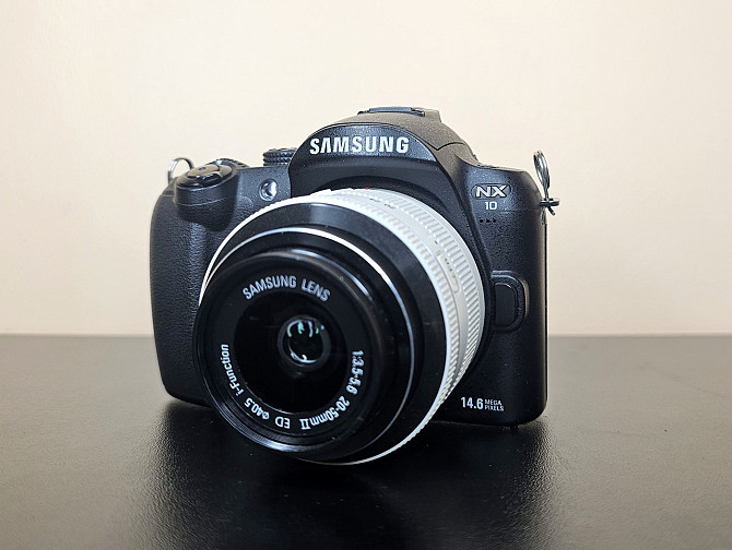 Бездзеркальний фотоапарат Samsung NX10 + об'єктивом 20-50 мм Клевань - изображение 1