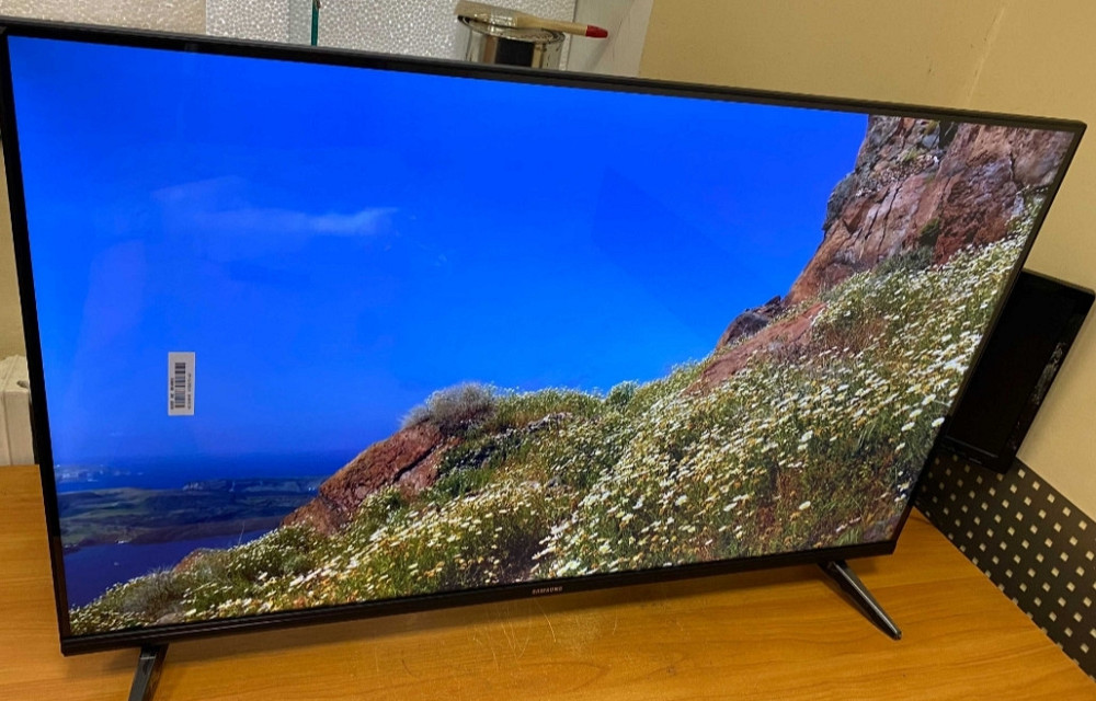 Новый! Телевизор: Samsung 4K , Smart TV 42