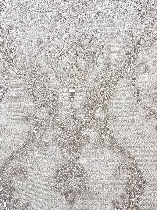 Шпалери вінілові на флізеліні AdaWall Seyyah 1.06х10 вензелю великі структурні сріблясті на сіро-бежевому Київ - фото 3