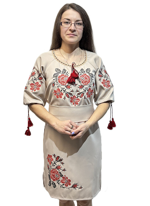 Вишита жіноча сукня із червоно-чорними трояндами в бежевому кольорі Київ - фото 1