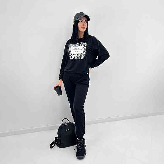 Трикотажный спортивный костюм с принтом 