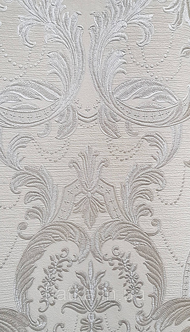 Шпалери вінілові на флізеліні AdaWall Signature1.06х10 вензелю завитки структурні сріблясті на білому Київ - фото 2