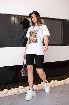 Женская футболка с леопардовым принтом 