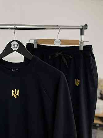 Чорний весняний костюм з тризубом Чернівці