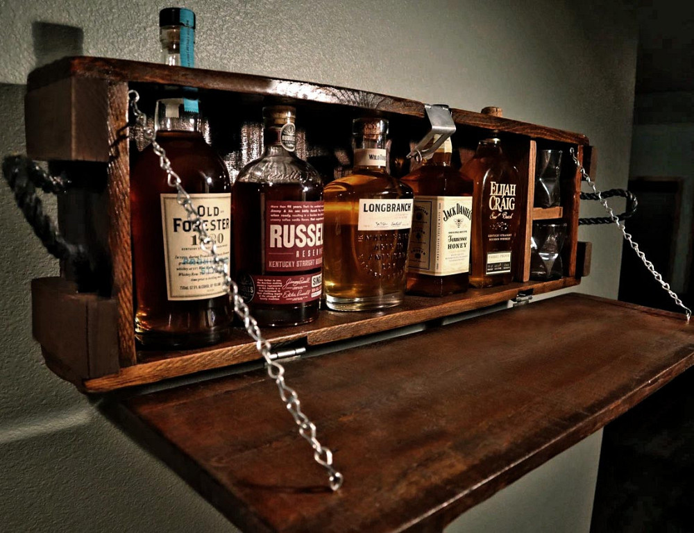 Настенный бар 