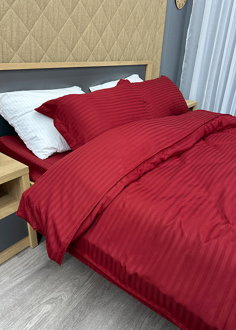 Комплект постільної білизни Страйп-сатин Двоспальний 180х220 з простирадлом на резинці Червоний (88-167) Київ - фото 7