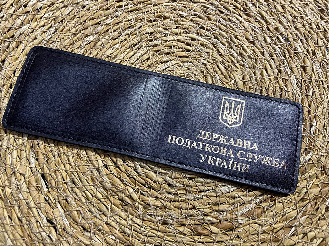 Черная кожаная обложка на удостоверение 
