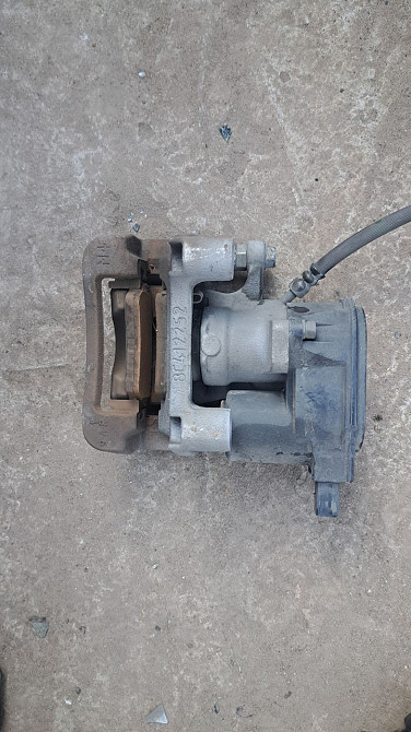 Задний правый суппорт с электронным ручником на Hyundai Tucson 2016–2021 Киев - изображение 2