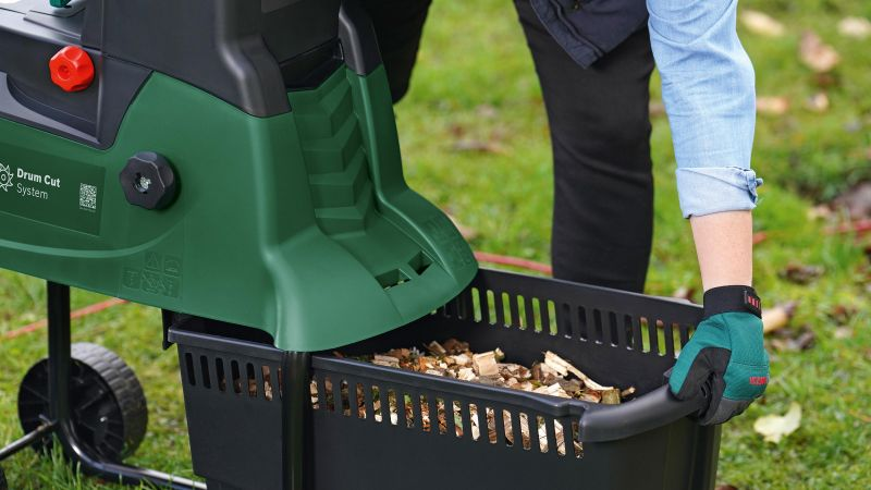 Садовий подрібнювач (шредер) Bosch AXT 25 D : 2500 Вт, макс гілки 40 мм (0600803103) Київ - фото 3