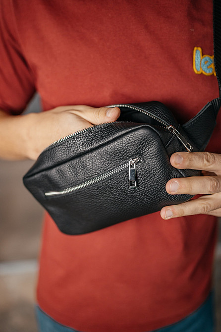 Чоловіча ламана, чоловікська сумка через плече з натуральної шкіри, вмістлена чорна сумка на поясMasterSem Київ - фото 1