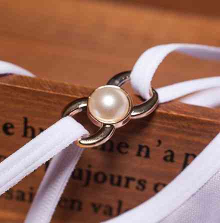 Еротичні стрінги білі - розмір універсальний, резинка до 90см Київ