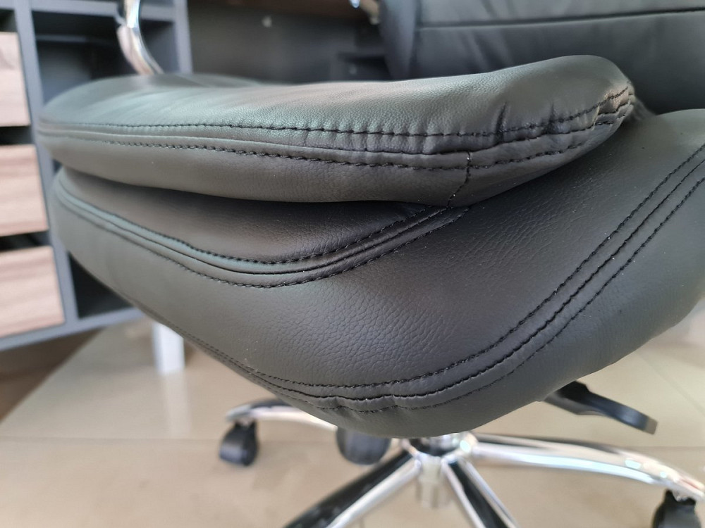 Крісло поворотне Q-154 чорна шкіра / екошкіра Дніпро - фото 2