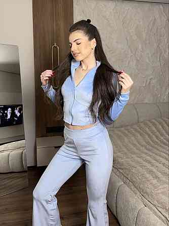 Жіночий стильний велюровий костюм-двійка: приталена кофта + штани кльош турецький плюш велюр Блакитний, 46/48 Одеса