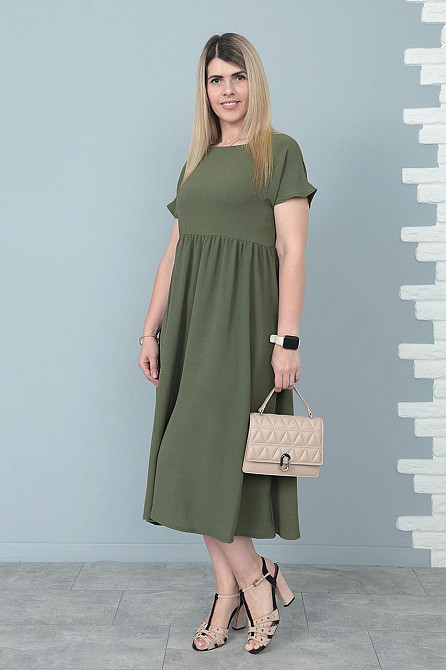 Летнее платье миди свободного кроя 