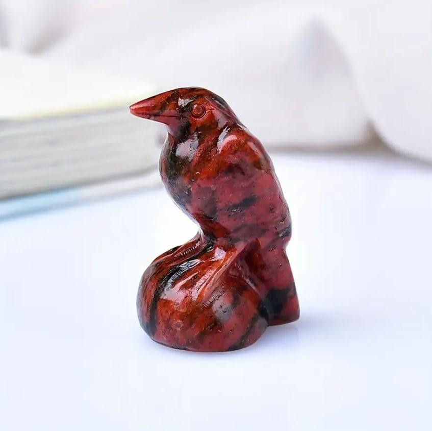 Ворона з натурального каменю червоного обсидіану розміром 35 мм , сувенір із червоного обсидіану Київ - фото 1