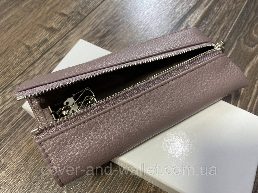 Пудровая кожаная женская ключница на молнии с карабинами Helen Verde 017 Киев - изображение 2