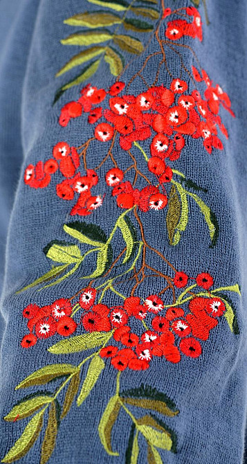 Свитер с красивой вышивкой (50-52) Киев - изображение 4