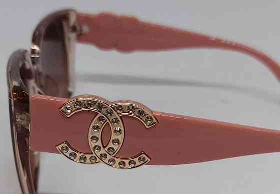 Жіночі брендові окуляри коричневий градієнт логотип із камінчиками. Київ