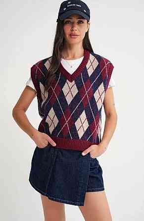 Женский теплый оверсайз жилет с геометрическим орнаментом Бордо Одесса