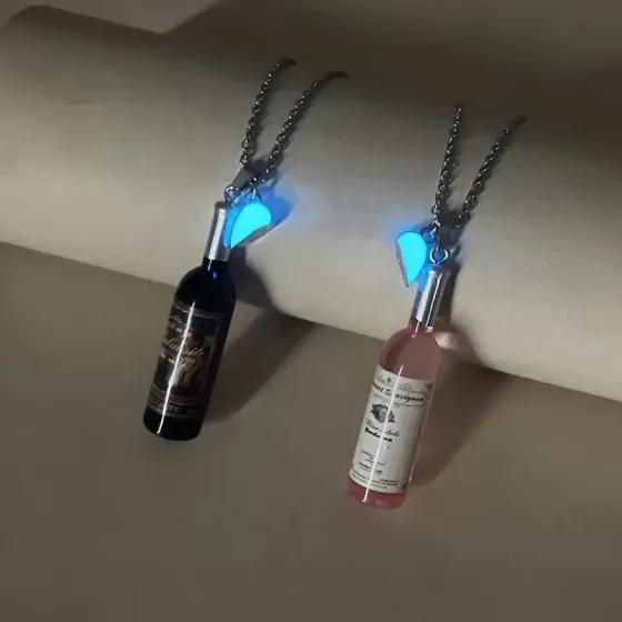 Парні підвіски “Пляшечки вина + серце, що світиться” — набір 2 кулонів Київ