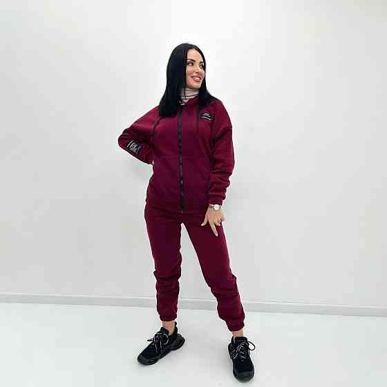 Женский спортивный костюм c нашивками 