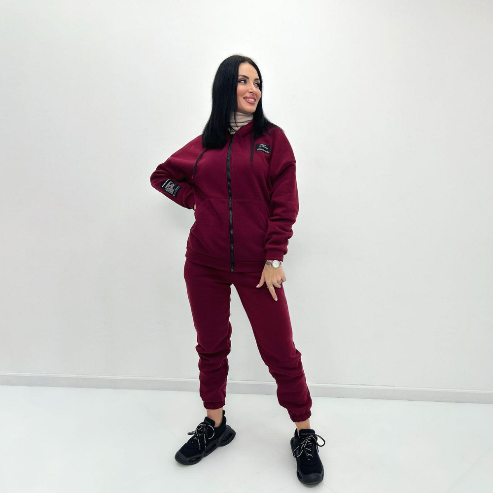 Женский спортивный костюм c нашивками 